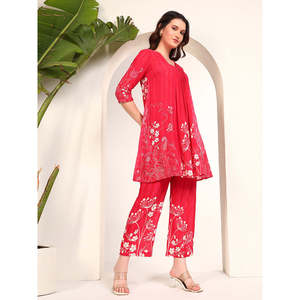 Deebaco Women's Red Floral Printed 2-Piece Co-Ord SetTunic With Ankle Length Pants Pleated Detail Loose Fit Casual Outfit - Product Image 6