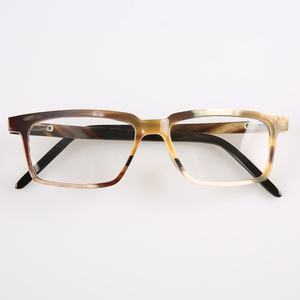 Lunettes de soleil faites à la main en corne de buffle véritable à 100 %, forme géométrique, style professionnel large et fin, pour hommes et femmes, forte demande - Product Image 1
