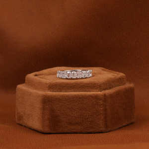 1,8 TCW Lab Grown Cushion Cut Diamond Wedding Band 14KT Oro sólido Classic Certified Nine Diamond Anniversary Anillos de moda - Product Image 1