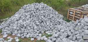 Pavés traditionnels en granit gris indien naturel pour le stationnement de passerelle de patio d'allée d'Inde - Product Image 3