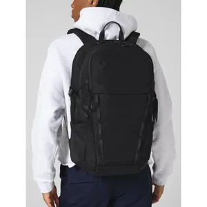 Sac à dos d'extérieur 25L avec gadgets durables recyclés – Catégorie promotionnelle - Product Image 1