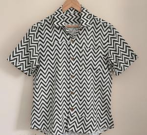 Camisa Informal para Hombre, Estampado a Rayas de Color Negro, Estilo Batik Hecho a Mano, 100% Algodón, Tejido Ecológico, Transpirable, Disponible - Product Image 1