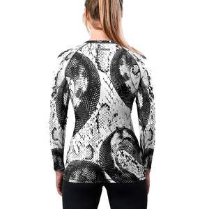 Rashguard personnalisé pour femmes : T-shirt de compression à manches longues à séchage rapide pour le yoga, la salle de sport et le fitness - Product Image 2