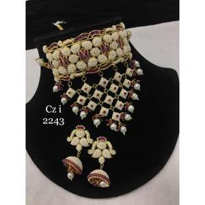 Ensemble de bijoux en moissanite Kundan polie à la main authentique avec Tikka et boucles d'oreilles pour la journée spéciale de la mariée de fournisseurs indiens - Product Image 1