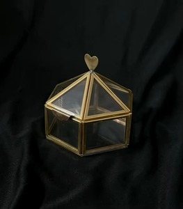 Organisateur de bijoux en métal et verre de luxe moderne, boîte de rangement, cadre en métal doré, dessus en forme de fleur, organisation de colliers - Product Image 3