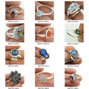 Cadeau d'anniversaire délicat pour femme Bague ethnique de forme ronde en argent sterling 925 avec pierre précieuse turquoise naturelle pour ses bijoux Boho - Product Image 4