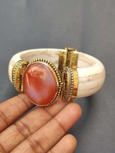 Brazalete de Latón con Incrustaciones de Hueso, Joyería de Moda de la Mejor Calidad, Hecho a Mano, Elegante, Color y Tamaño Personalizables, Regalo para Fiestas y Bodas - Product Image 5