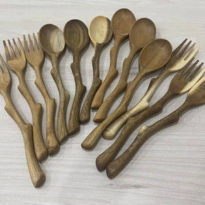 ช้อนไม้ธรรมชาติทำด้วยมือสำหรับห้องครัวสไตล์ชนบท - Product Image 1