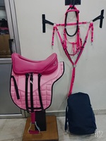 Selle de cheval en cuir d'endurance léger sur arbre en fibre de carbone et étriers en aluminium avec bride en PVC, circonférence, tapis de selle
