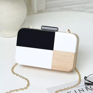 Bolso de mano de noche para mujer hecho a mano en resina y madera | Elegante monedero de fiesta para bodas, eventos y ocasiones especiales - Product Image 4