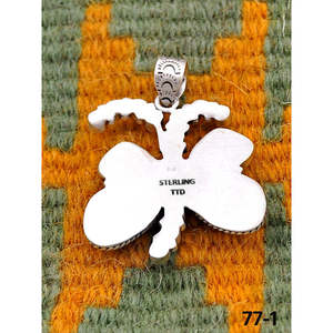 Pendentif Turquoise Fait Main du Sud-Ouest Santa Maria avec Buffalo Blanc et Sertissage en Forme de Papillon en Argent Sterling - Product Image 4