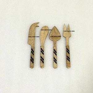 Lot de 4 pièces en bois et poignée en osier avec logo personnalisé pour les voyages vente en gros de nouveaux couverts faits à la main au design populaire - Product Image 5