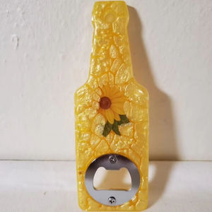 Ouvre-bouteille en résine et en métal fait à la main, adapté aux mariages rustiques, aux fêtes décontractées ou aux célébrations quotidiennes à la maison - Product Image 1