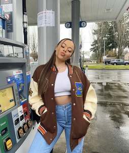 Veste universitaire en laine Melton de style High Street pour femmes avec manches en cuir Veste Letterman en gros pour hommes - Product Image 2