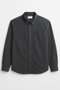 Camisa de algodón de alta calidad con logotipo personalizado, hecha de tela tejida de sarga de algodón peinado de peso medio, utilizando una técnica de teñido liso - Product Image 3