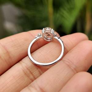Bague de fiançailles ovale en diamant taille rose avec sertissage en grappe - Product Image 4