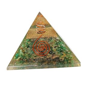 พีระมิดทำด้วยมือที่มีชิปหยกสีเขียว-การทรงตัวจักระและการตกแต่งวาสตู-การทรงตัวจักระและการป้องกัน EMF - Product Image 1