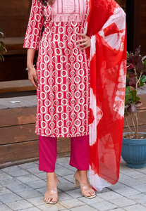 Costumes Salwar Kameez indiens pakistanais de qualité supérieure pour femmes Tissus en coton exclusifs et styles élégants pour les mariages et les fêtes - Product Image 5