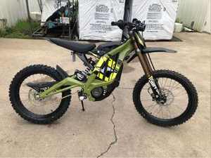 Moto électrique Smart-Powered LIGHT BEE X avec moteur de moyeu arrière, batterie au lithium, moteur 8000W, commandes à réponse rapide, conduite propre - Product Image 2