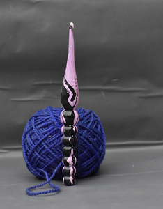 Ensemble de crochets ergonomiques fabriqués à la main Mélange de résine et de bois pour tricoter et crocheter Cadeau parfait pour les amateurs de tricot - Product Image 6