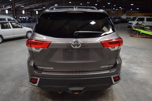 รถยนต์โตโยต้า ไฮแลนเดอร์ ลิมิเต็ด แพลตตินั่ม AWD V6 SUV ออโตเมติก รุ่นขายดีประจำปี 2018 - Product Image 3