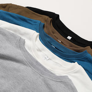 Ensemble de survêtement pour femmes avec haut court personnalisé, sweat-shirt à col rond et pantalon de jogging évasé - Product Image 4