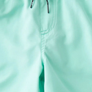 Shorts de plage pour homme en polyester tissé vert menthe uni avec cordon de serrage, séchage rapide, poches, longueur bermuda, décontracté - Product Image 1