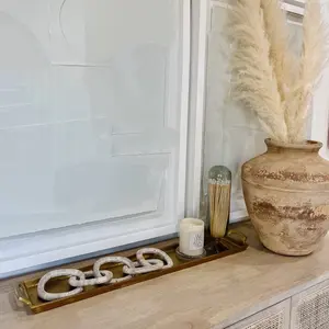 Luxueux plateau à chocolat en métal doré parfait pour servir des desserts, des collations et une présentation élégante à la maison - Product Image 2