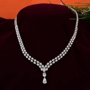 Collier en diamant de qualité export pour les soirées et les événements festifs, disponible à prix réduit - Product Image 4