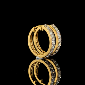 Boucles d'oreilles à la mode en or 18 carats avec diamants pour mariage et tenue décontractée - Product Image 5