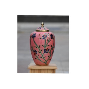 Urne de crémation en laiton noir uni de conception moderne et conception de bande d'or pour l'adulte des cendres humaines - Product Image 5