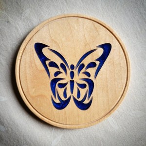 ที่รองแก้วเรซินออกแบบรูปผีเสื้อทรงกลมปรับแต่งได้ - Product Image 1