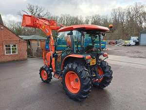 Tractor Kubota 4x4 de Alta Calidad y Gran Potencia (75hp, 80hp, 120hp, 160hp, 180hp) para Agricultura, Disponible para la Venta - Product Image 2