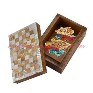 Boîte à bijoux personnalisée en bois artisanat indien incrustation de copeaux carrés en résine décorative pour le salon - Product Image 3