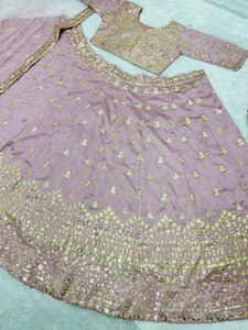 Elegent Heavy Mono Silk Lehenga Choli avec Dupatta avec broderie complexe Sequin Work Soft Net Fabric pour les occasions - Product Image 3