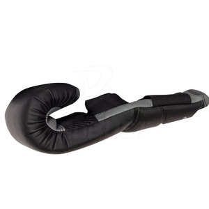 Bolsa de Cuero para Guantes de Boxeo con Cierre de Gancho y Bucle Antideslizante, Diseño Fácil de Colgar para Sesiones de Entrenamiento Estables - Product Image 4