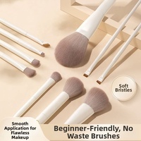 Ensemble de 12 pinceaux de maquillage en fibres synthétiques Cloud Porcelain recommandé, avec pinceaux pour le visage, les yeux, les fards à paupières, les lames, les serres-gazelles et les eye-liners