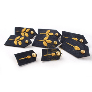 Écusson à col de chemise Gorget brodé OEM avec fil de fer blanc doré décoré de strass Clips en laiton Type de tissu feutre - Product Image 6