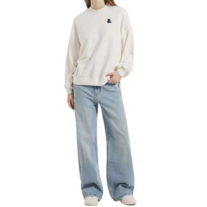 Venta al por mayor de sudadera de cuello redondo para mujer con logotipo personalizado Nueva sudadera de algodón liso con decoración bordada Diseño forrado - Product Image 3