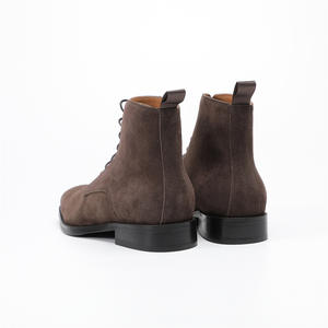 Bottines chics en cuir verni avec talon amorti et boucle élégante, idéales pour les rendez-vous et les week-ends - Product Image 4