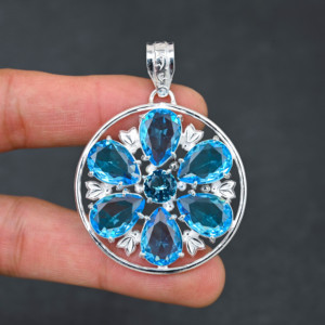 Pendentif élégant en topaze bleue fait à la main en argent 925 plaqué bijoux de créateur cadeau pour femmes fête d'anniversaire - Product Image 5