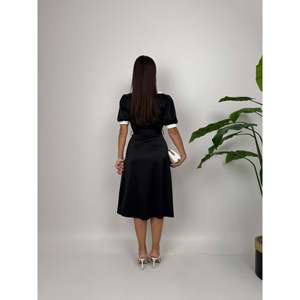 4020 V-NECK DRESS WITH TIE <b>BELT</b> AND TRIM BUTTONS - <b>RED</b> - Product Image 4