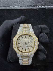 Montre mécanique unisexe en acier inoxydable avec cadran en cristal saphir, résistante à l'eau, réserve de marche, affichage de la date, style hip-hop glacé - Product Image 1