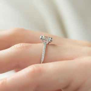 Meilleure qualité Bague en diamant en argent sterling 925 Design classique pour cadeaux anniversaires et occasions spéciales disponibles à la vente - Product Image 3