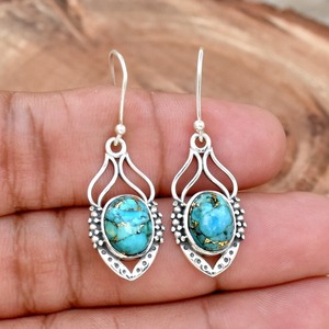 Boucles d'oreilles pendantes faites à la main en argent sterling 925 plaqué or avec pierre précieuse turquoise naturelle, bijoux pour femmes indiennes, tendance pour les fêtes - Product Image 3