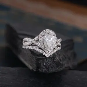 Anillo de Compromiso Vintage con Halo de Diamantes de Laboratorio en Corte Pera, Chapado en Oro Blanco de 18k, Anillo de Bodas de Moissanita con Diseño de Espiga Dividida, Joyería Fina - Product Image 3