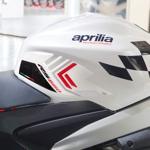 Protezioni Laterali per Serbatoio Aprilia RS 660 Extrema 2023-25, Compatibili con il Modello 2023-25 - Product Image 1