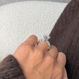 แหวนเพชรเพาะเลี้ยงในห้องปฏิบัติการ 15 กะรัต ทรงมาร์ควิส ระดับความสะอาด F VVS1 VVS2 ได้รับการรับรองจาก IGI  ผลิตเพื่อคนหนึ่งเท่านั้น ไม่เหมือนใคร - Product Image 3