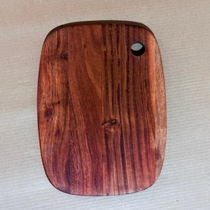 Planche à découper rectangulaire avec trou de suspension Plateau de coupe et de service polyvalent pour la cuisine Fruits Fromage Pain Snacks - Product Image 1