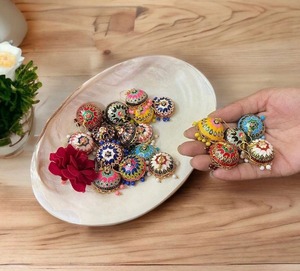 Pendiente colorido Meenakari Jhumka para niñas, accesorio para mujer, joyería de moda para dama de honor, favores de boda, Idea de regalo para fiesta de moda - Product Image 1